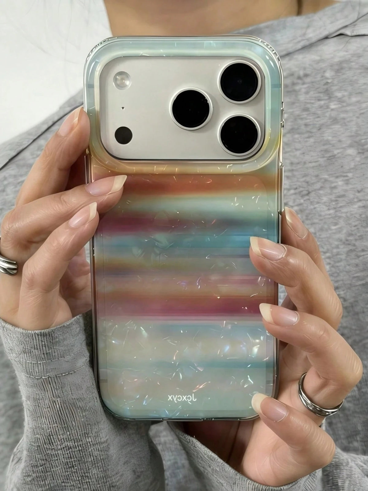 Luxury Shiny Rainbow Striped Seashell Pattern Laser Glossy Gradient Phone Case, Suitable For IPhone 17 Pro Max, 17 Pro, 16 Pro Max, 15, 14 Pro, 13, 12 Pro, 14, 16 Plus, 17 Air, 11, 13 And Other Models