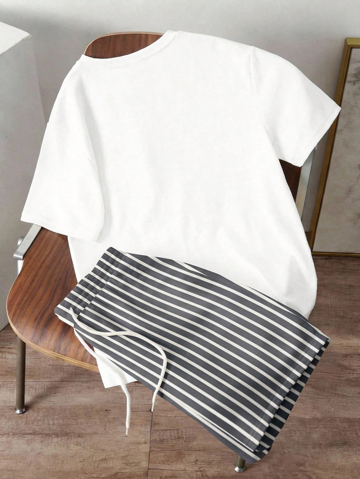 Manfinity Joysei Men's Plus Size T-Shirt And Striped Shorts Set