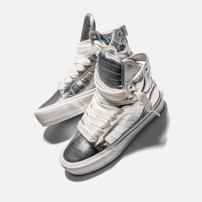 STRAYE SKTP.01 Chrome – angled lifestyle photo skate shoe