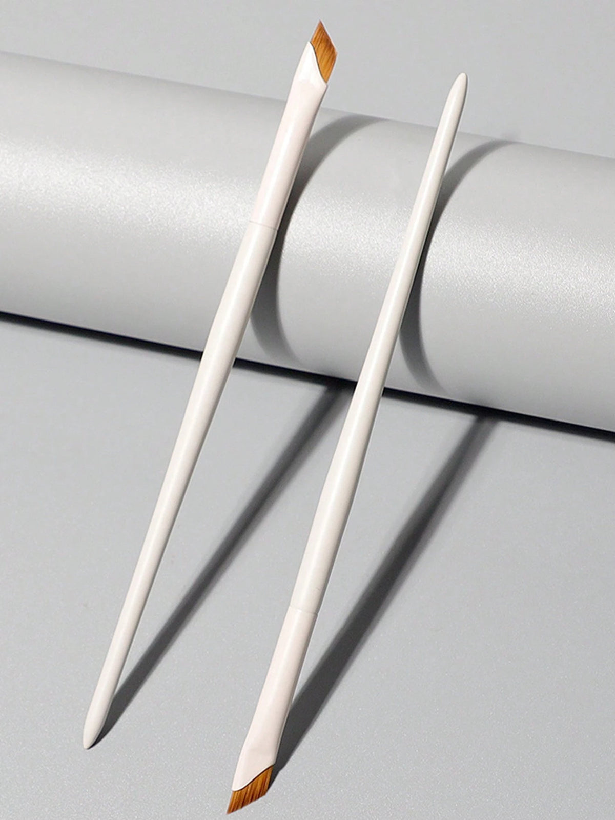 White Upgraded Precision Angled Eyebrow Eyeliner Makeup Brush, Ultra Thin Soft-Tipped Detailed Brush, Eyebrow Brush, Eyeshadow Brush, Brush,Giveaways